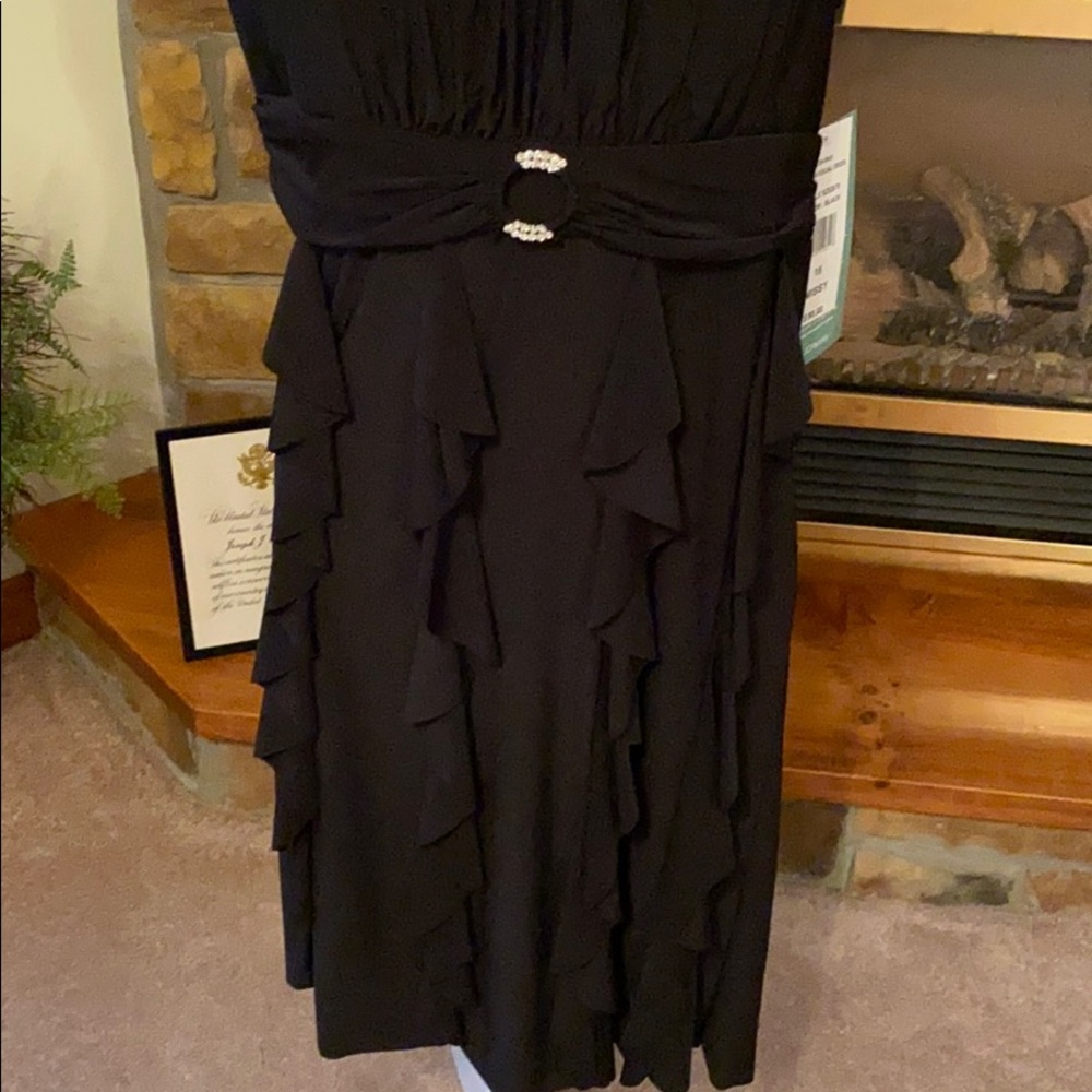Dress - Picture 3 of 5